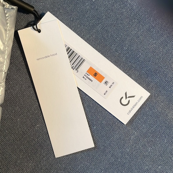 Gorgeous NWT Calvin Klein performance metallic silver puffer vest CUTE S 💋 - Picture 3 of 8